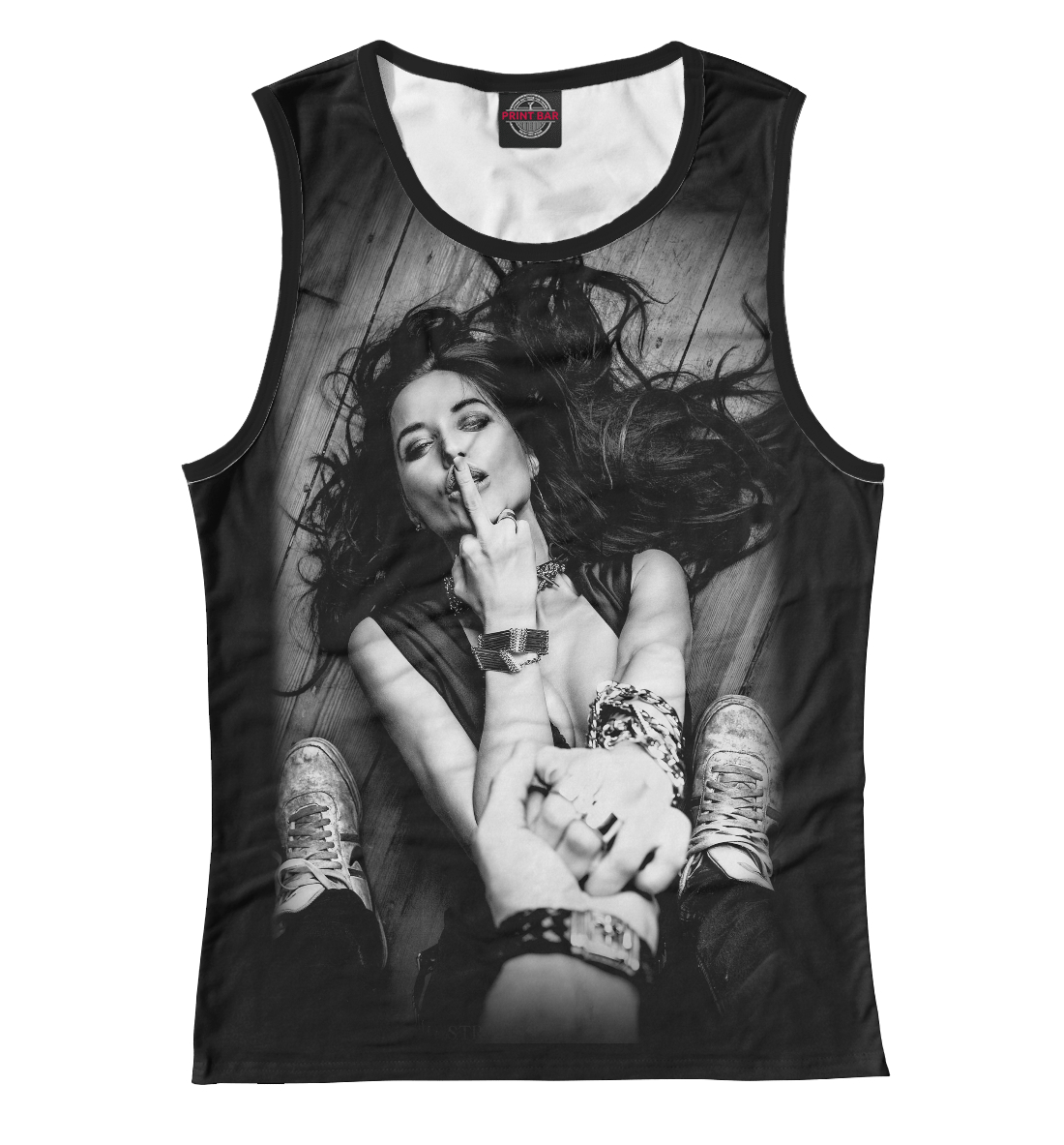 

Девушка показывает палец