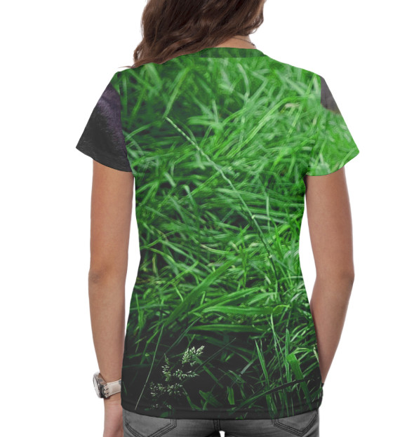 Женская футболка с изображением Пантера на траве цвета Белый