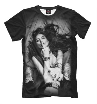 Девушка показывает палец