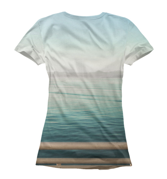 Женская футболка с изображением Девушка на фоне моря цвета Белый
