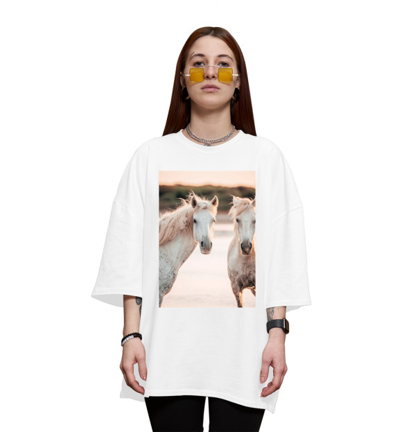 Женская футболка оверсайз с изображением Белая лошадь цвета Белый