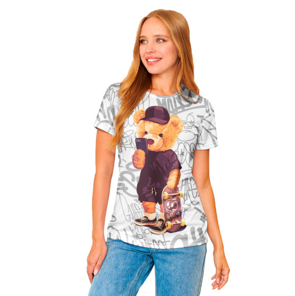 Женская футболка с изображением Мишка скейтбордист цвета Белый